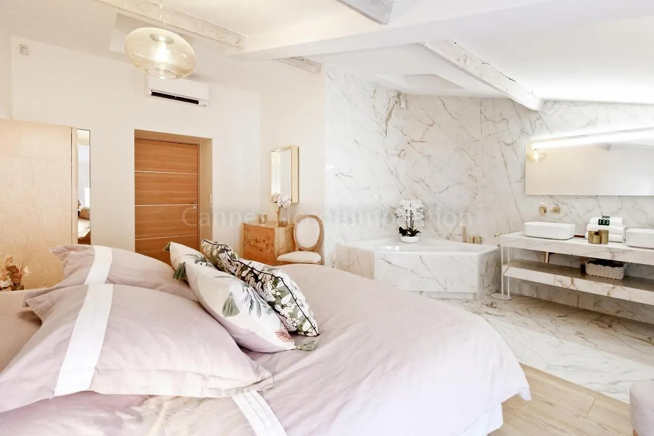 Candy Cannes Apartment